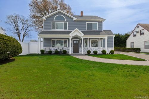 106 Hickory Ln, Levittown, NY, 11756-3328 | Card Image