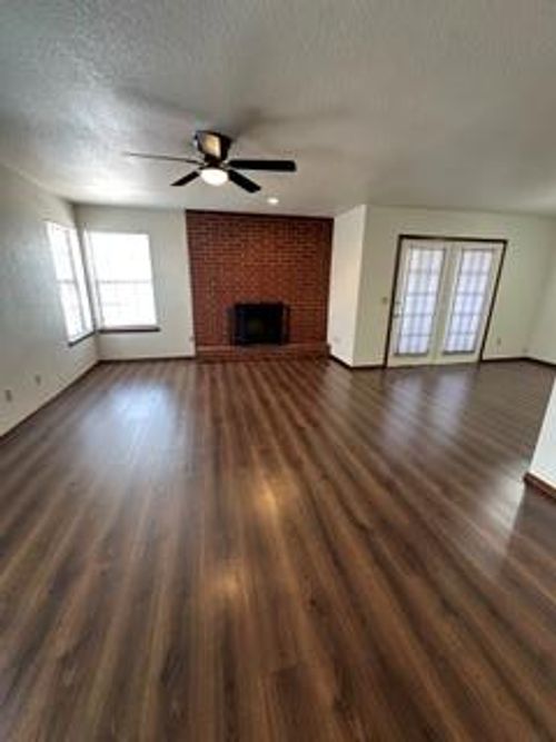 207-4400 Hemingway Dr, Oklahoma City, OK, 73118-2240 | Card Image