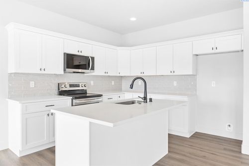 7547 Grapevine Ct, West Richland, WA, 99353-5586 | Card Image