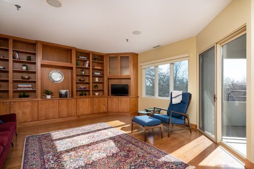 306-3930 Grand Ave, Des Moines, IA, 50312-3522 | Card Image