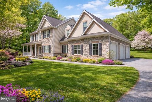 304 Iron Valley Dr, LEBANON, PA, 17042-8876 | Card Image