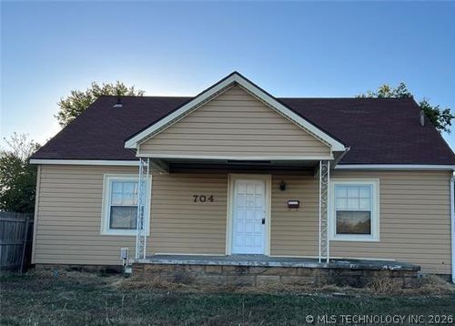 704 Main St, Sapulpa, OK, 74066-5104 | Card Image