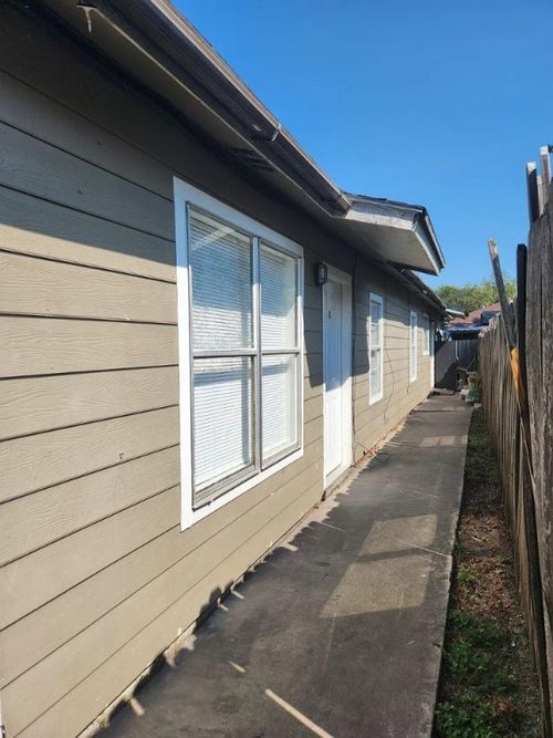 102 San Diego St, Odem, TX, 78370-4391 | Card Image