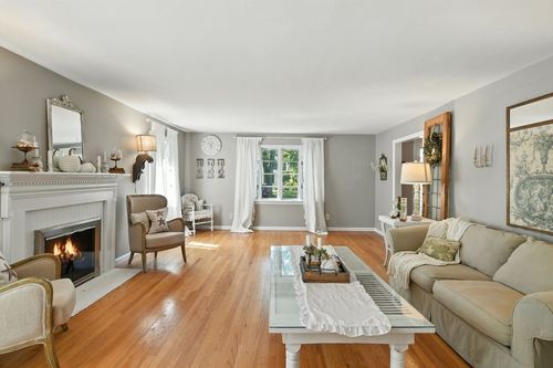 35 Plymouth Rd, Longmeadow, MA, 01106-1922 | Card Image