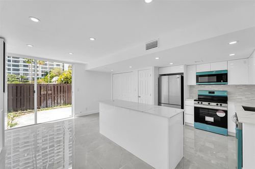 34-2318 Ne 7th St, Hallandale Beach, FL, 33009-2875 | Card Image