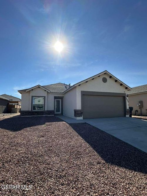 13880 Sky Harbor Ave, Horizon City, TX, 79928-5527 | Card Image