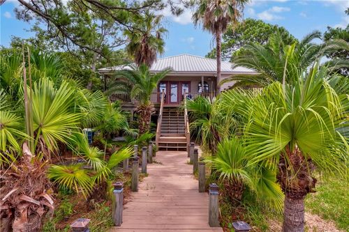 829 Desoto Dr, Dauphin Island, AL, 36528-4409 | Card Image