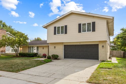 831 Pinehurst Ln, Schaumburg, IL, 60193-3709 | Card Image