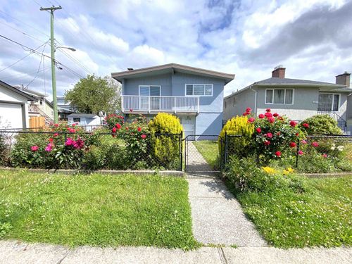 3305b E 25th Ave, Vancouver, BC, V5R1J7 | Card Image