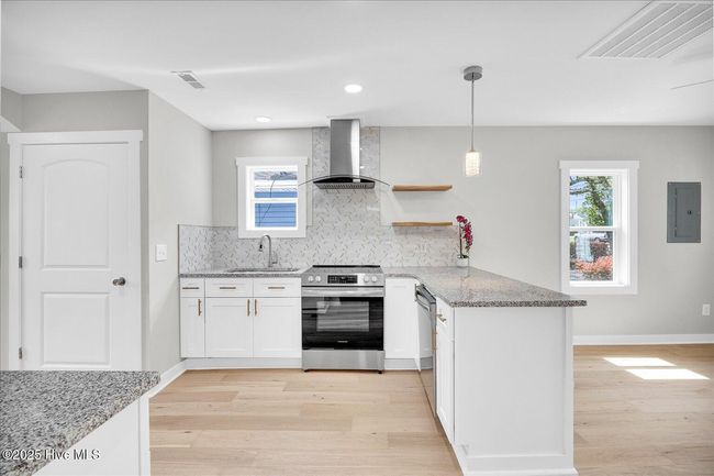 803 S 14 Th St, House other with 2 bedrooms, 1 bathrooms and null parking in Wilmington NC | Image 9