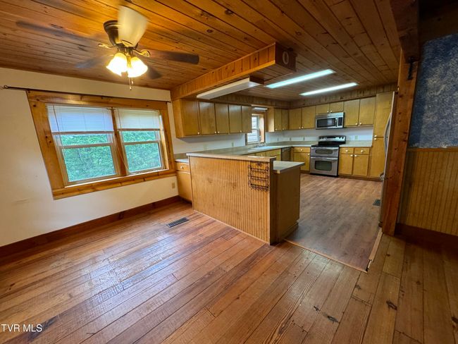 2401 Egan Rd, House other with 4 bedrooms, 3 bathrooms and null parking in Big Stone Gap VA | Image 27