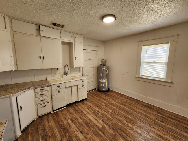 911 Avenue E, House other with 3 bedrooms, 1 bathrooms and null parking in Abernathy TX | Image 5
