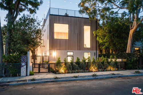 611 Broadway St, Venice, CA, 90291 | Card Image