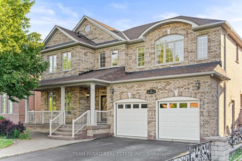 52 Mount Royal Cir, Brampton, ON, L6P2K4 | Card Image