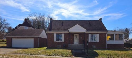 1521 Nicholear Ave, Coshocton, OH, 43812-2708 | Card Image