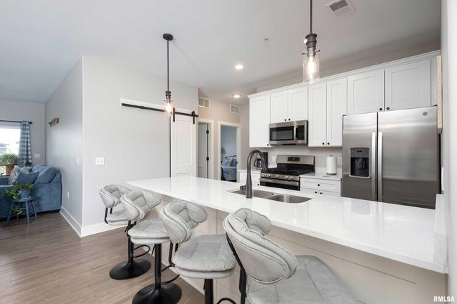 3036 Shanes Way, Condo with 2 bedrooms, 2 bathrooms and null parking in Bettendorf IA | Image 5
