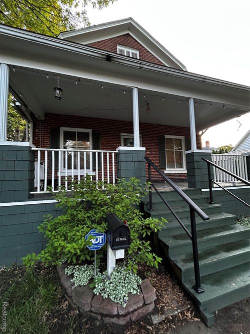 237 N Birney St, Bay City, MI, 48708-6635 | Card Image