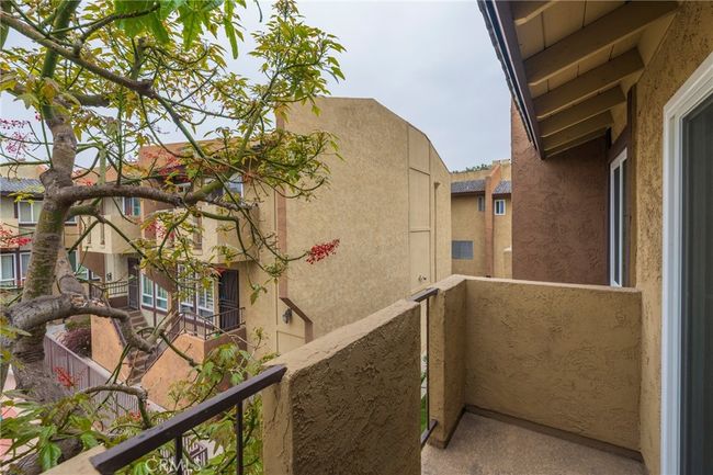 UNIT-11 - 2254 Gaviota Ave, Condo with 2 bedrooms, 3 bathrooms and 2 parking in Signal Hill CA | Image 6