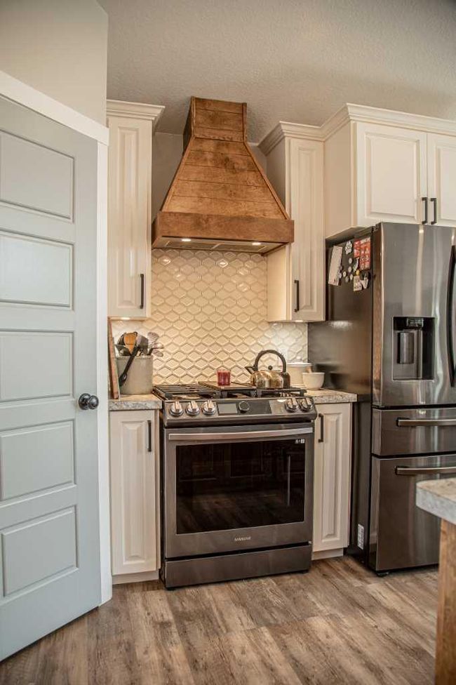 19125 Township Road 1104, House other with 5 bedrooms, 3 bathrooms and 10 parking in High Level AB | Image 15
