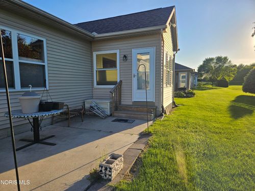 7008 Longwater Drive, Maumee, OH, 43537 | Card Image