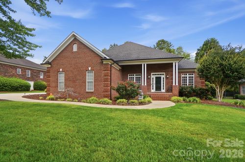 8000 Tottenham Dr, Harrisburg, NC, 28075-8355 | Card Image