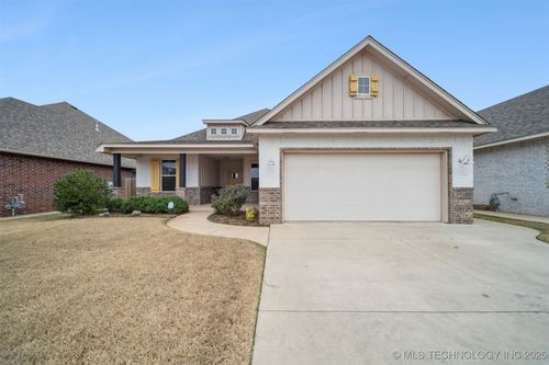 2912 Wild Rose Lane, Yukon, OK, 73099 | Card Image