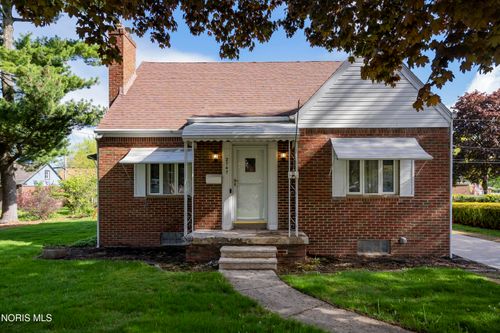 2747 Eastmoreland Dr, Oregon, OH, 43616-2816 | Card Image
