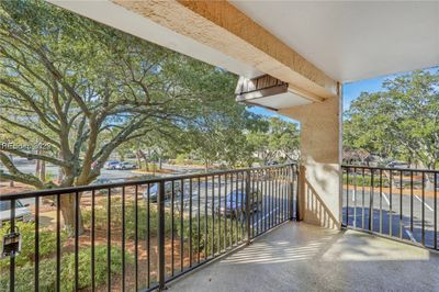 1206 - 85 Folly Field Road, Condo with 2 bedrooms, 2 bathrooms and null parking in Hilton Head Island SC | Image 3