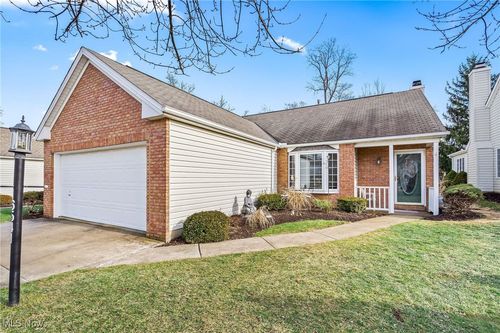 16541 Sunwood Oval, Strongsville, OH, 44136-7502 | Card Image