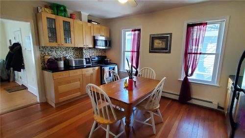 apt-2-11 Hammond St, Newport, RI, 02840-6894 | Card Image