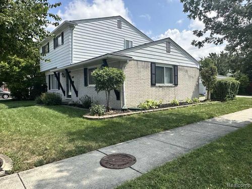 1569 W Whitcomb Ave, Madison Heights, MI, 48071-1041 | Card Image