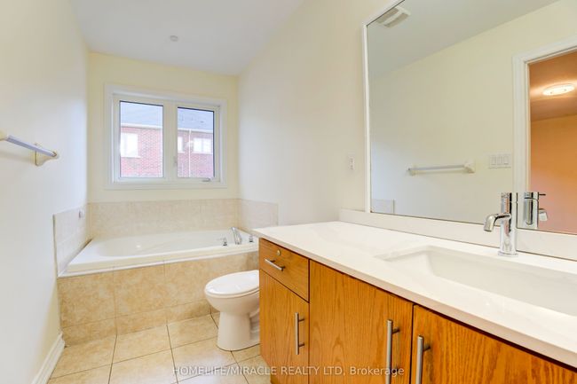 11 Sail Rd, House attached with 4 bedrooms, 3 bathrooms and 1 parking in Brampton ON | Image 17