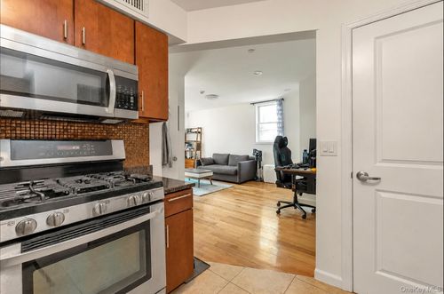 ao1-4038 194th St, Flushing, NY, 11358-3001 | Card Image