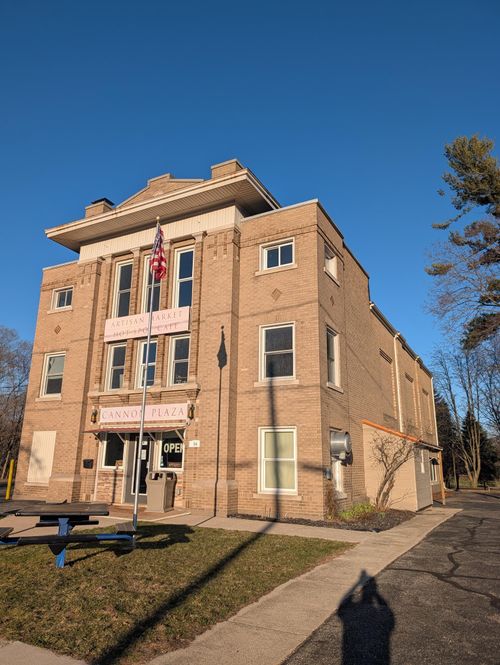 94 Union St, Sparta, MI, 49345-1138 | Card Image