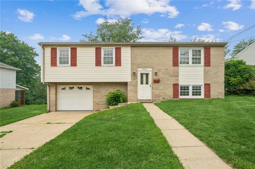 5927 Victor Cir, Aliquippa, PA, 15001-4847 | Card Image