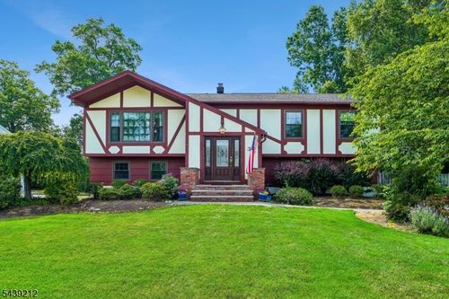 30 Tanglewood Dr, East Hanover, NJ, 07936-3302 | Card Image