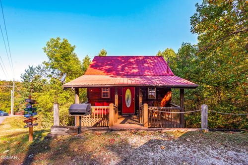 2461 Shady Creek Way, Sevierville, TN, 37862-8080 | Card Image