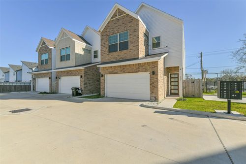 308 Queen Sude Ln, Houston, TX, 77091-0912 | Card Image