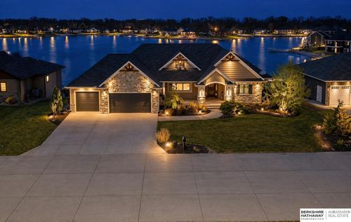 2740 Whitetail Dr, Columbus, NE, 68601-6211 | Card Image