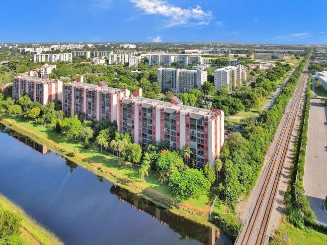 APT-601 - 2200 S Cypress Bend Dr, Condo with 2 bedrooms, 2 bathrooms and null parking in Pompano Beach FL | Image 7