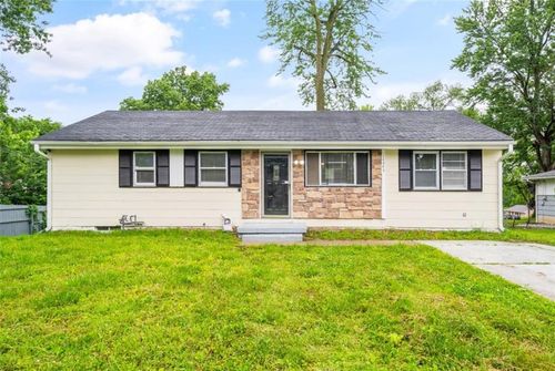 10905 E 47th St, Kansas City, MO, 64133-1861 | Card Image