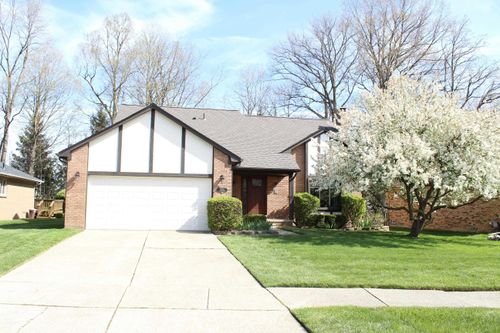 20081 Calumet Dr, Clinton Township, MI, 48038-1459 | Card Image