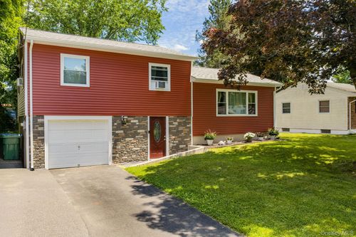13 Brewster Dr, Middletown, NY, 10940-6022 | Card Image