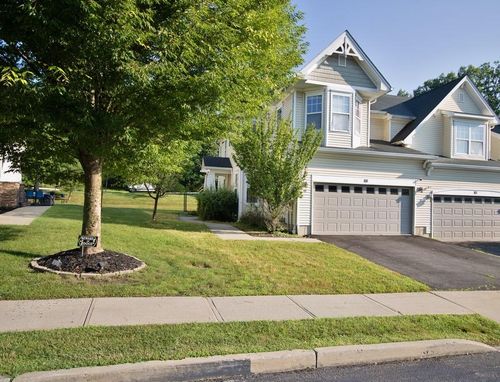 49 Cornwall Ln, Middletown, NY, 10940-5077 | Card Image