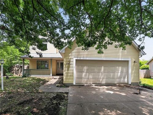 2810 Gill Ave, Lawrence, KS, 66047-3043 | Card Image