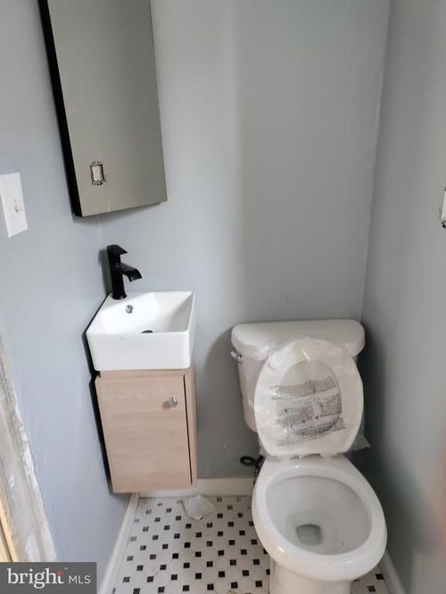 242 E Mayfield St, PHILADELPHIA, PA, 19134-2810 | Card Image