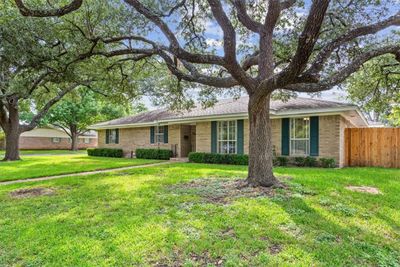 5007 Lake Arrowhead Drive, Home with 3 bedrooms, 2 bathrooms and 2 parking in Waco TX | Image 3