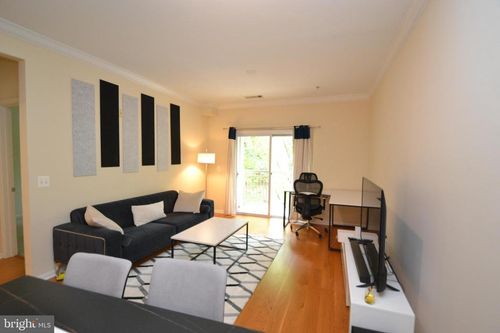 228-9490 Virginia Center Blvd, VIENNA, VA, 22181-4801 | Card Image