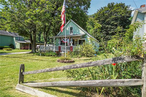 73 Mcgovern Blvd, Crescent, PA, 15046-5406 | Card Image