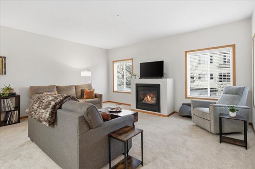 3884 Abercrombie Ln, Stillwater, MN, 55082-4285 | Card Image